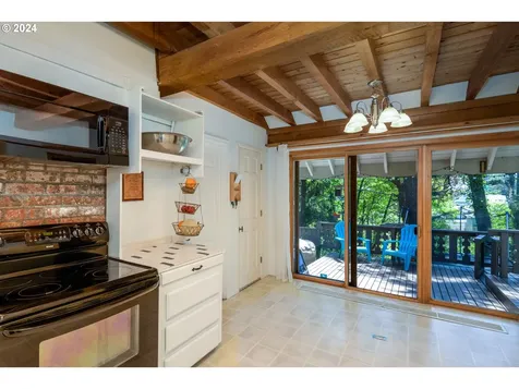 6101 NE Oar Drive Lincoln City OR 97367