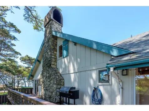 6101 NE Oar Drive Lincoln City OR 97367