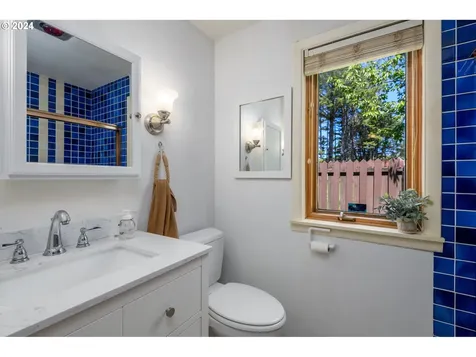6101 NE Oar Drive Lincoln City OR 97367