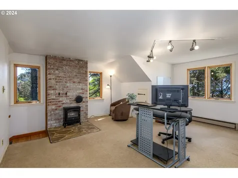 6101 NE Oar Drive Lincoln City OR 97367