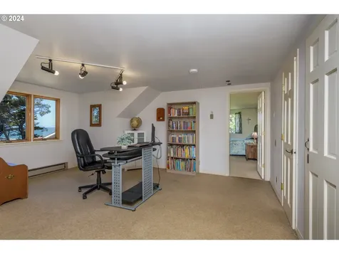6101 NE Oar Drive Lincoln City OR 97367