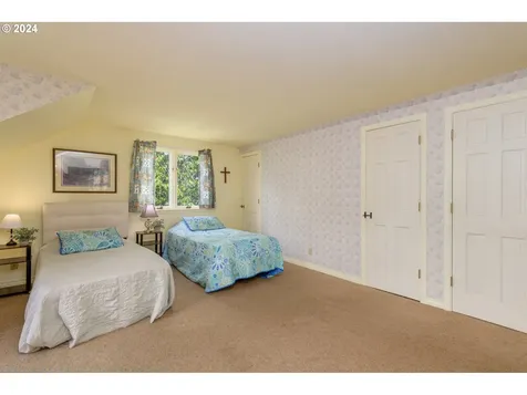 6101 NE Oar Drive Lincoln City OR 97367