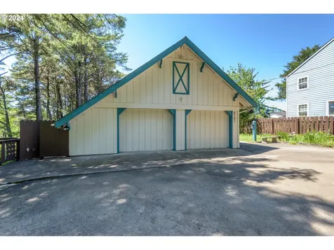 6101 NE Oar Drive Lincoln City OR 97367
