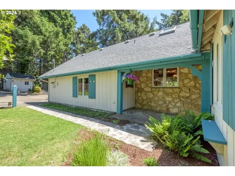 6101 NE Oar Drive Lincoln City OR 97367