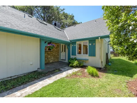 6101 NE Oar Drive Lincoln City OR 97367