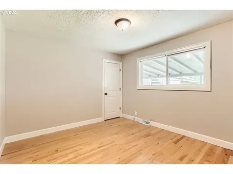 6922 N Bank Street Portland OR 97203