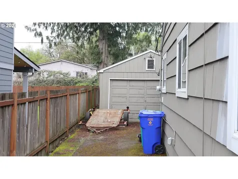 6922 N Bank Street Portland OR 97203