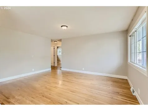 6922 N Bank Street Portland OR 97203