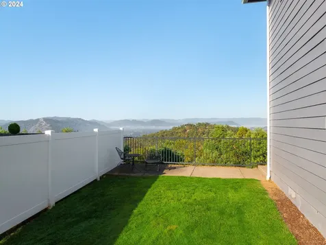 1020 Ne Granite Ridge Street Roseburg OR 97470