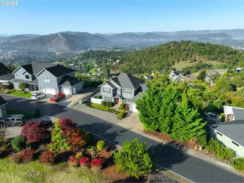 1020 Ne Granite Ridge Street Roseburg OR 97470