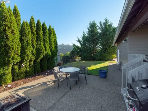 1020 Ne Granite Ridge Street Roseburg OR 97470