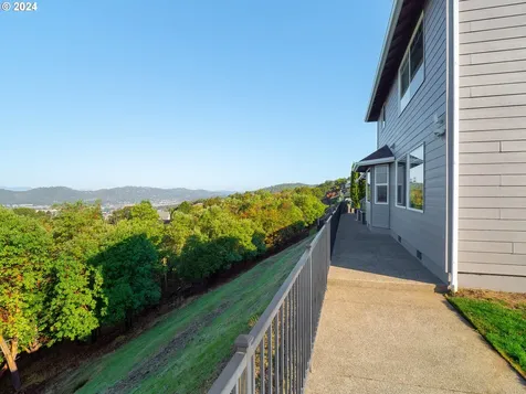 1020 Ne Granite Ridge Street Roseburg OR 97470
