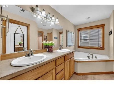 1908 Ne 177th Avenue Vancouver WA 98684