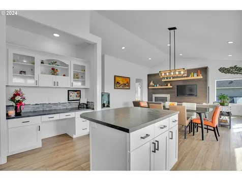 1791 Nw Lincoln Loop Lincoln City OR 97367