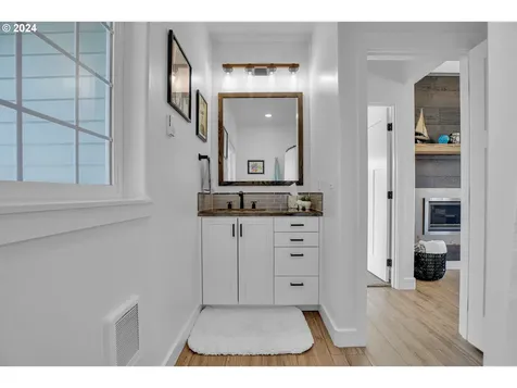 1791 Nw Lincoln Loop Lincoln City OR 97367