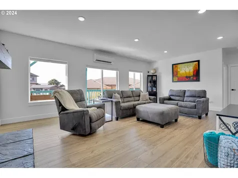 1791 Nw Lincoln Loop Lincoln City OR 97367