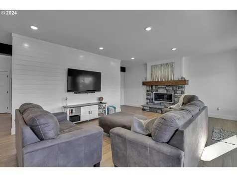 1791 Nw Lincoln Loop Lincoln City OR 97367