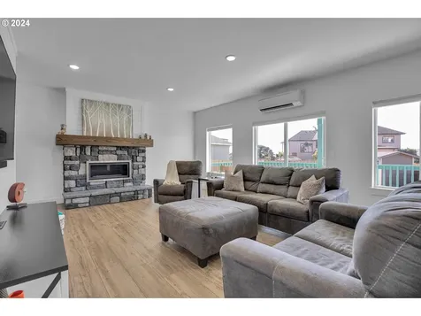 1791 Nw Lincoln Loop Lincoln City OR 97367
