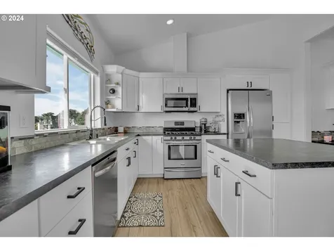 1791 Nw Lincoln Loop Lincoln City OR 97367