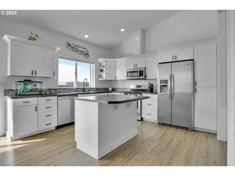 1791 Nw Lincoln Loop Lincoln City OR 97367