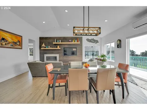 1791 Nw Lincoln Loop Lincoln City OR 97367