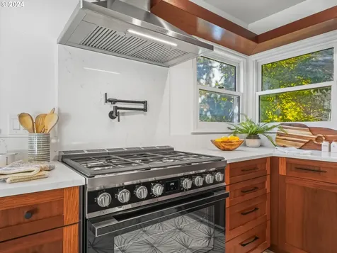 8025 SW 6th Avenue Portland OR 97219