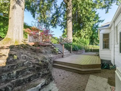 8025 SW 6th Avenue Portland OR 97219
