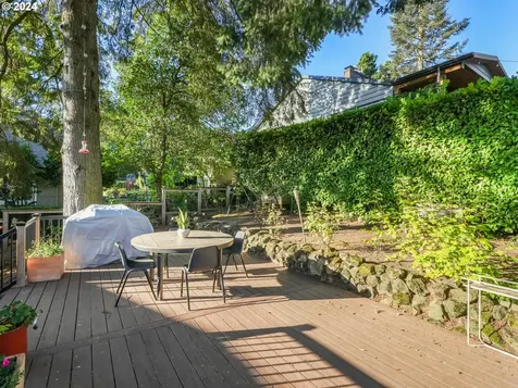 8025 SW 6th Avenue Portland OR 97219