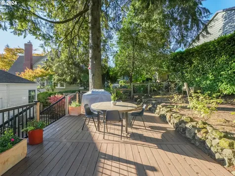 8025 SW 6th Avenue Portland OR 97219