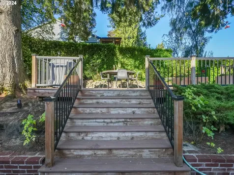 8025 SW 6th Avenue Portland OR 97219