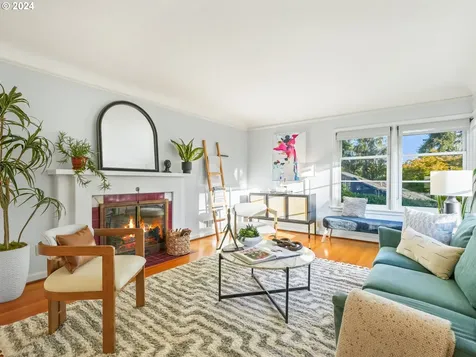 8025 SW 6th Avenue Portland OR 97219