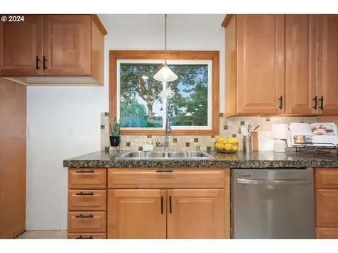 6015 NW Lincoln Avenue Vancouver WA 98663