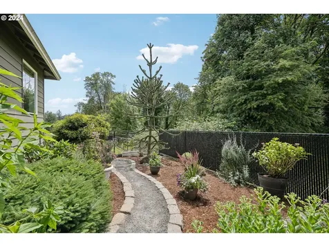 3297 Se Laura Avenue Gresham OR 97080
