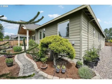 3297 Se Laura Avenue Gresham OR 97080