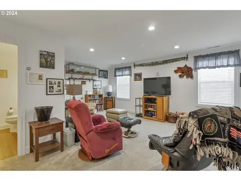 425 Nw Crater Lake Drive Dallas OR 97338