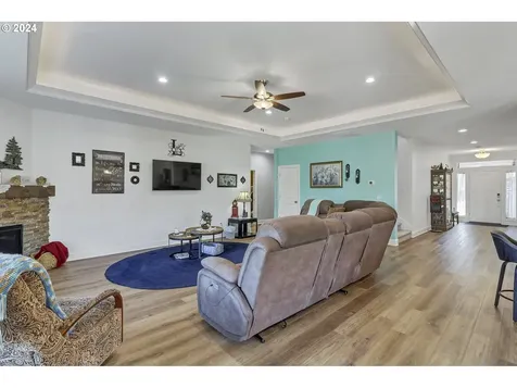 425 Nw Crater Lake Drive Dallas OR 97338