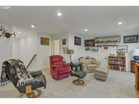 425 Nw Crater Lake Drive Dallas OR 97338
