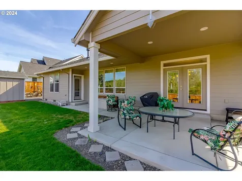 425 Nw Crater Lake Drive Dallas OR 97338