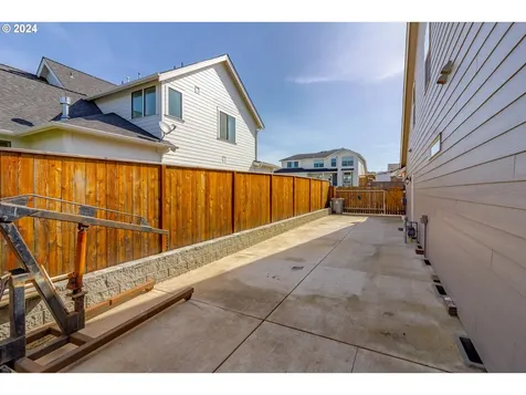 425 Nw Crater Lake Drive Dallas OR 97338