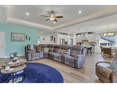 425 Nw Crater Lake Drive Dallas OR 97338