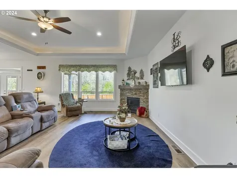 425 Nw Crater Lake Drive Dallas OR 97338