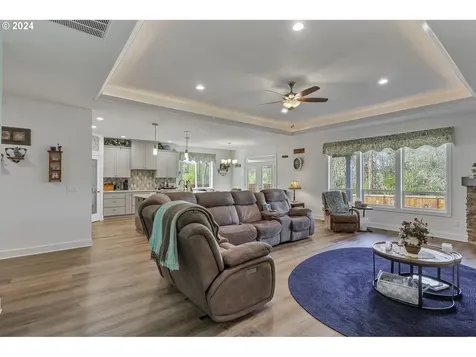 425 Nw Crater Lake Drive Dallas OR 97338