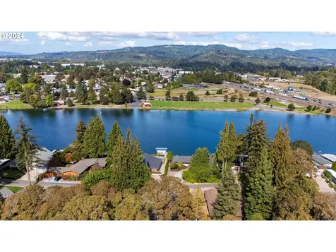 315 Island Aire Drive Woodland WA 98674