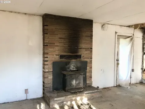 745 S 3rd Street Independence OR 97351