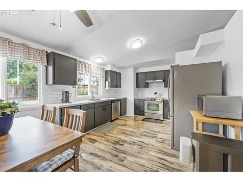 2369 SE Washington Court Hillsboro OR 97123