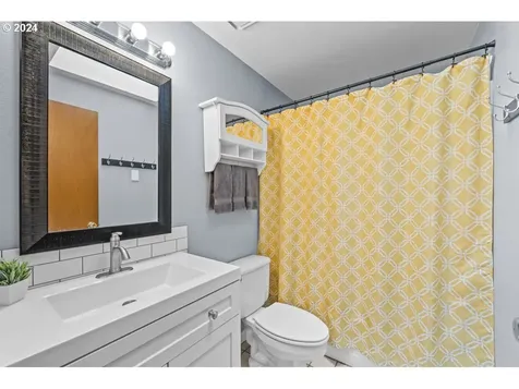 2369 SE Washington Court Hillsboro OR 97123