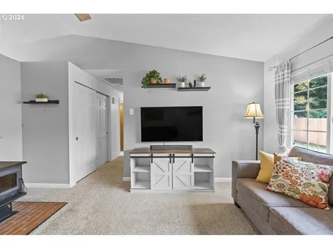 2369 SE Washington Court Hillsboro OR 97123