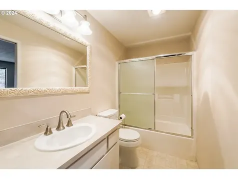 7887 Sw Skyhar Drive Portland OR 97223