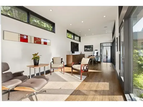 2042 N Skidmore Court Portland OR 97217