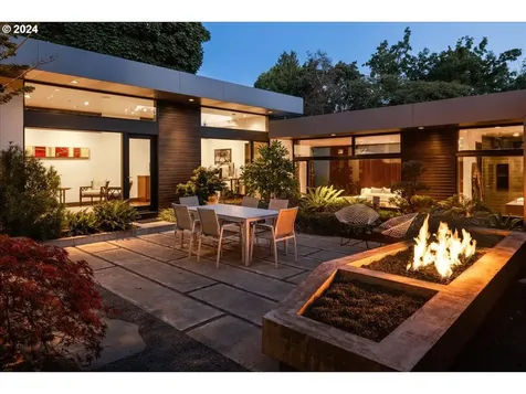 2042 N Skidmore Court Portland OR 97217